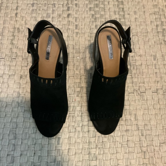 Heels - Picture 2 of 7